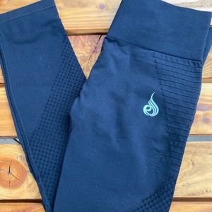 Women’s size medium Ryderwear leggings